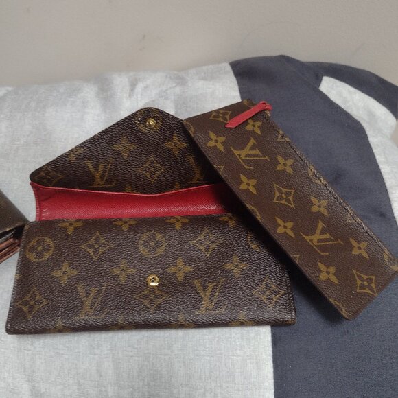 Louis Vuitton Handbags - Authentic Louis Vuitton Trifold Wallet with Removable clutch 🌹